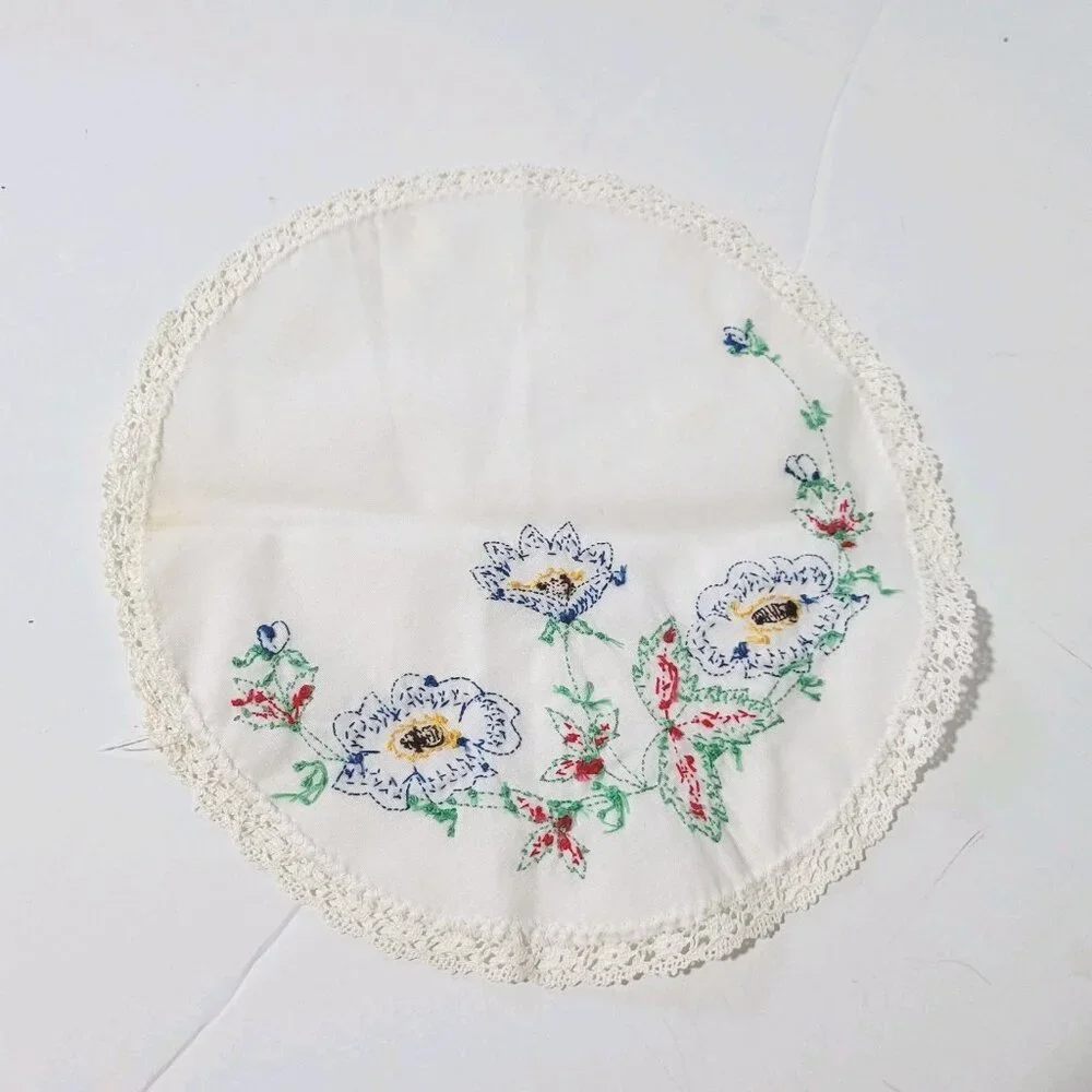 Vintage Handmade Round Embroidered Flower Table Topper Doily Lace Trim 11.5